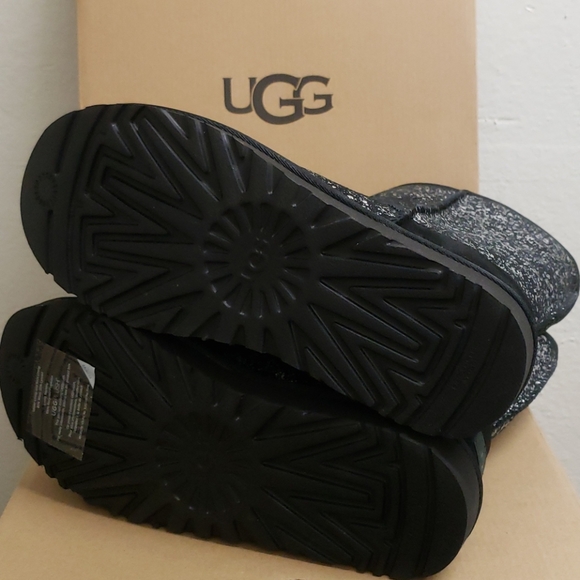 Ugg Classic Short II Foil Glam Boots - Picture 7 of 10